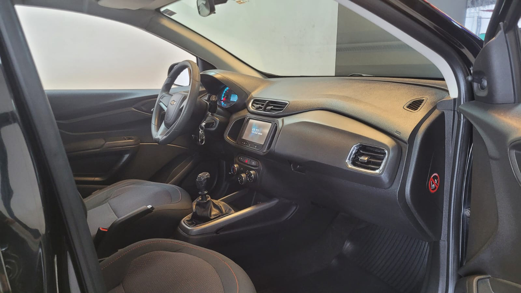Chevrolet Onix Preto