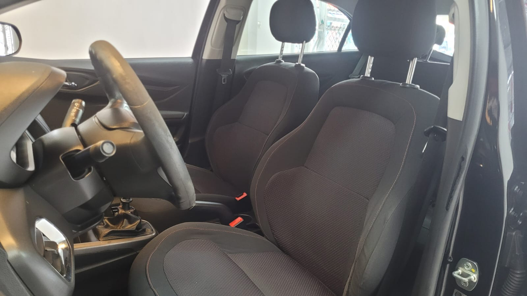 Chevrolet Onix Preto