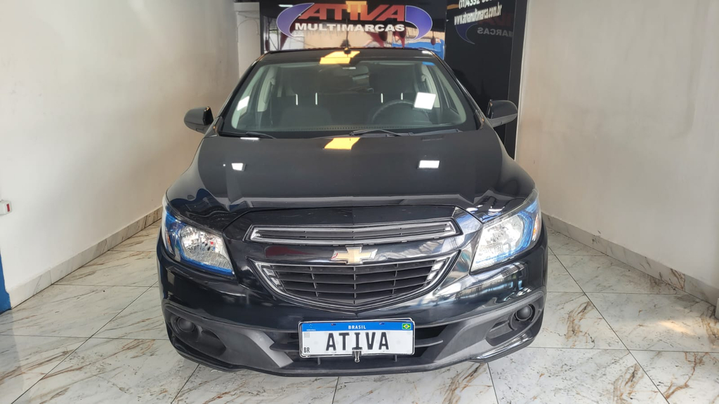 Chevrolet Onix Preto