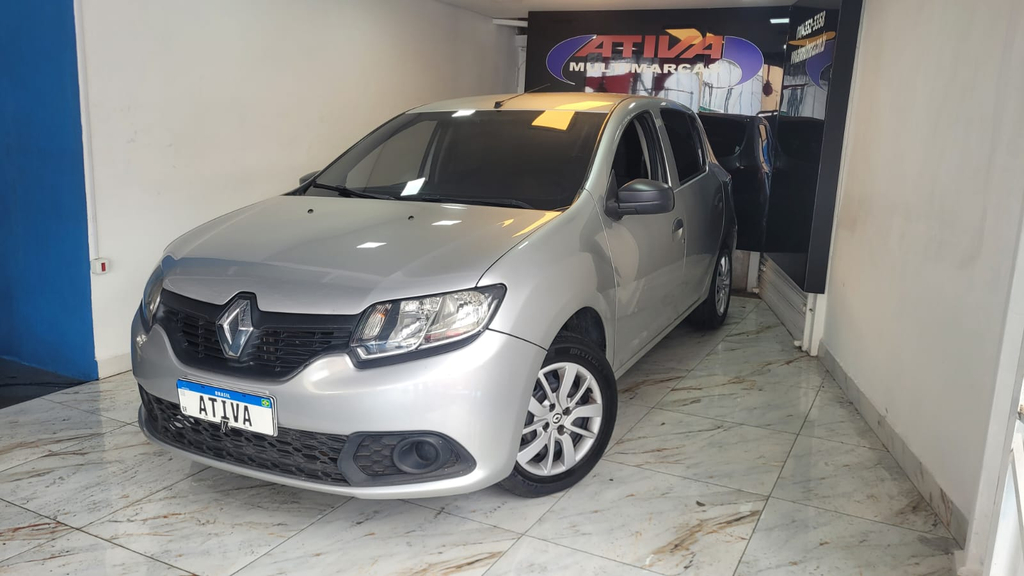 Renault Sandero Prata