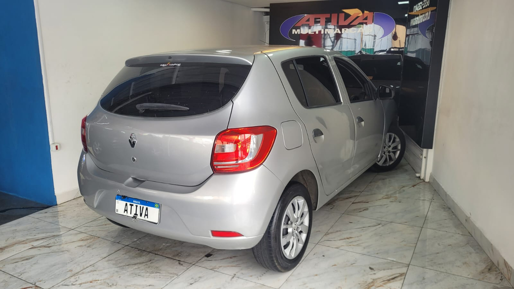 Renault Sandero Prata