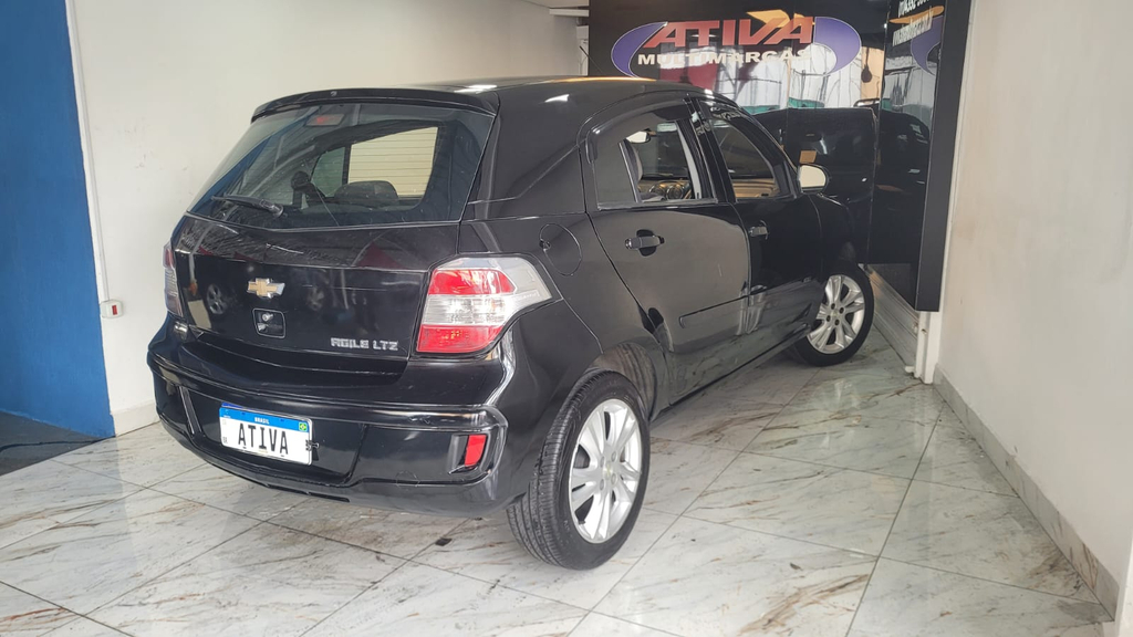 Chevrolet Agile Preto