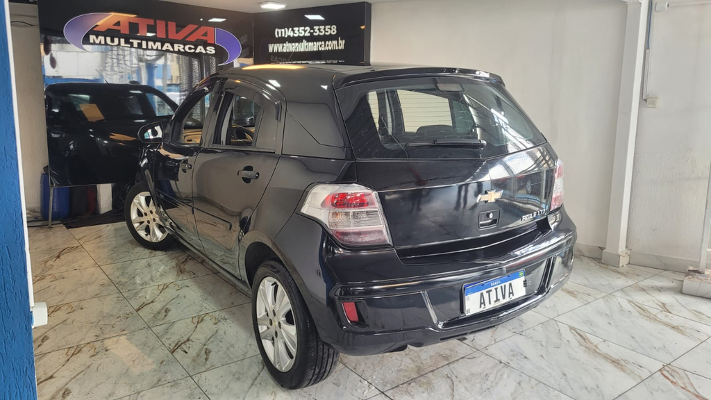 Chevrolet Agile Preto