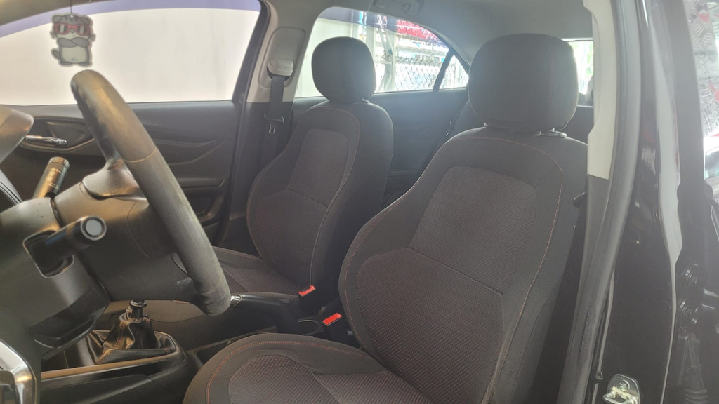 Chevrolet Onix Preto