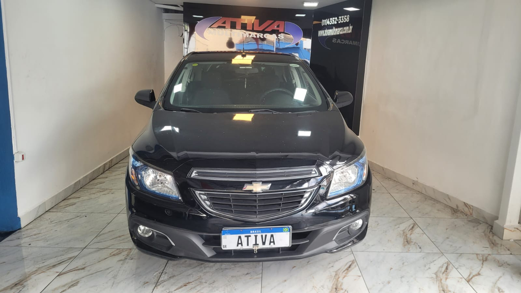 Chevrolet Onix Preto