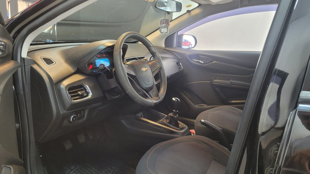 Chevrolet Onix Preto