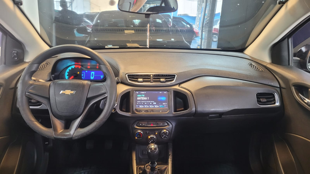 Chevrolet Onix Preto