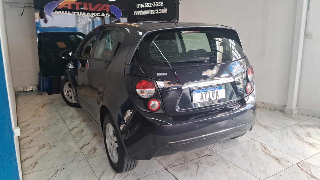 Chevrolet Sonic Preto