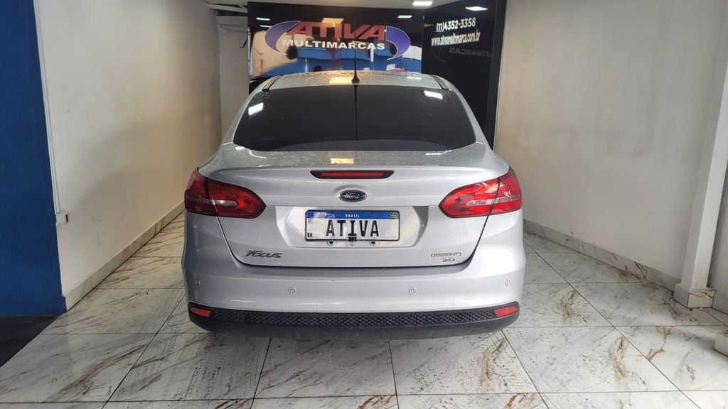 Ford Focus Sedan Prata