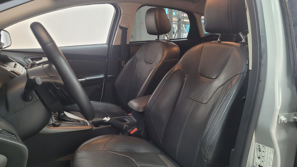 Ford Focus Sedan Prata