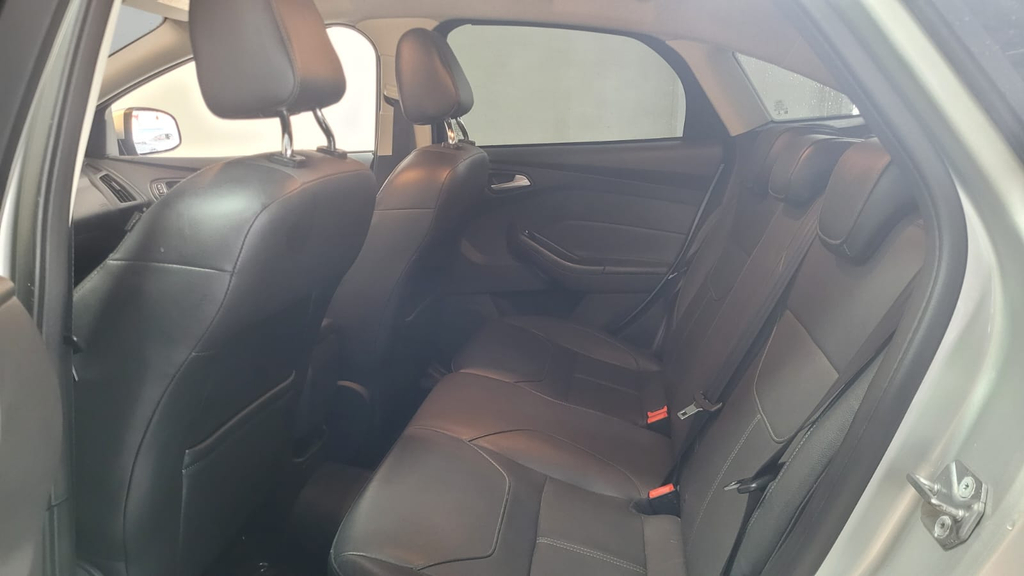 Ford Focus Sedan Prata