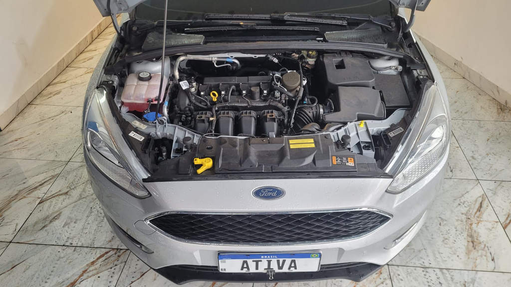 Ford Focus Sedan Prata