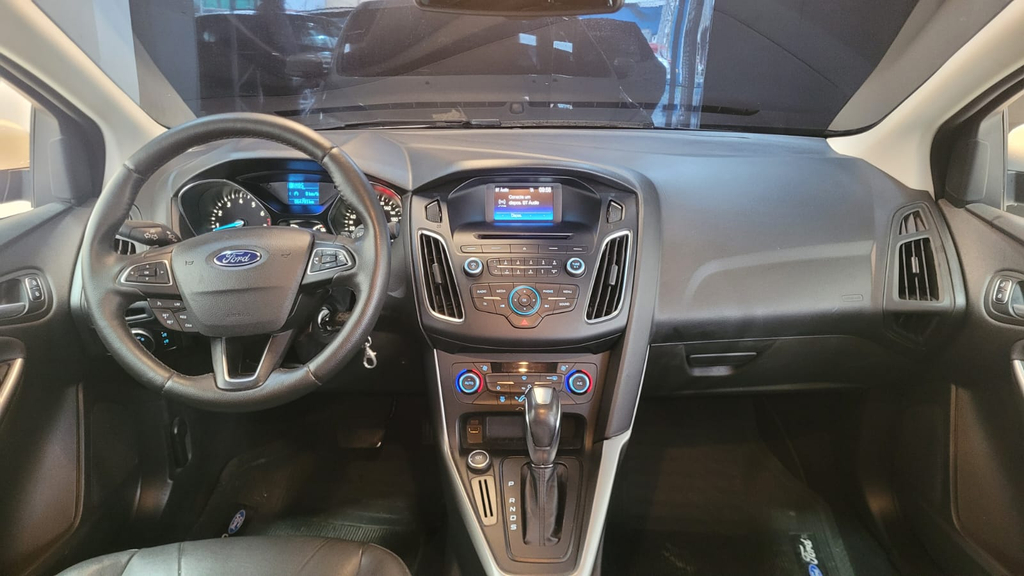 Ford Focus Sedan Prata