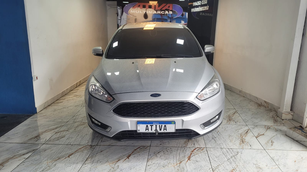 Ford Focus Sedan Prata