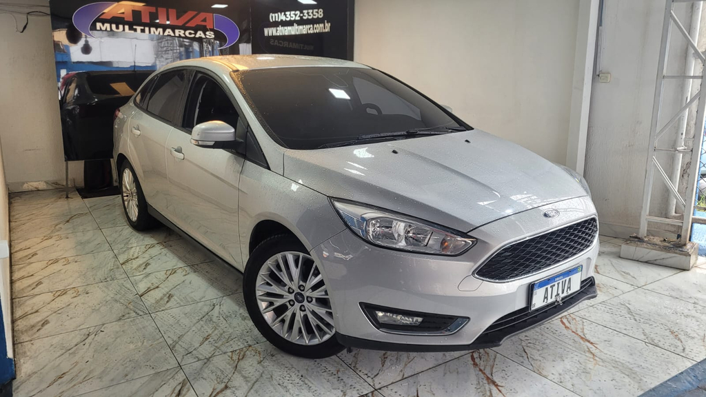 Ford Focus Sedan Prata