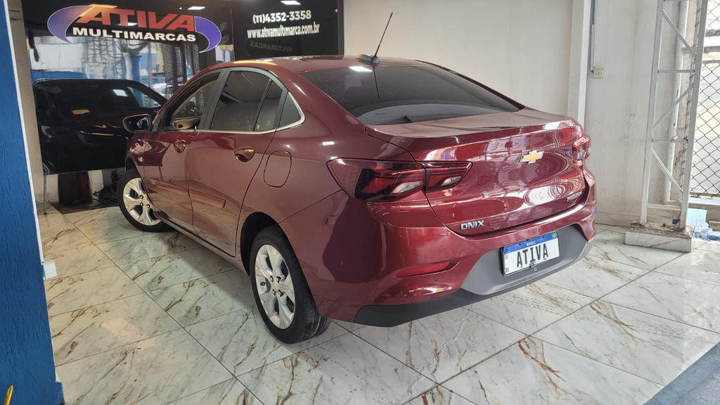 Chevrolet Onix Sedan Vermelho