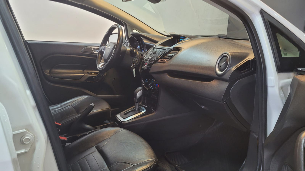 Ford New Fiesta Sedan Branco