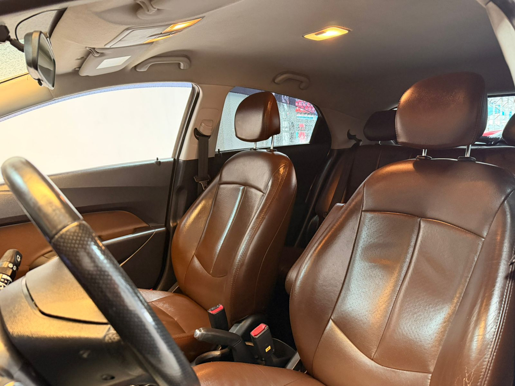 Hyundai HB20X Marrom