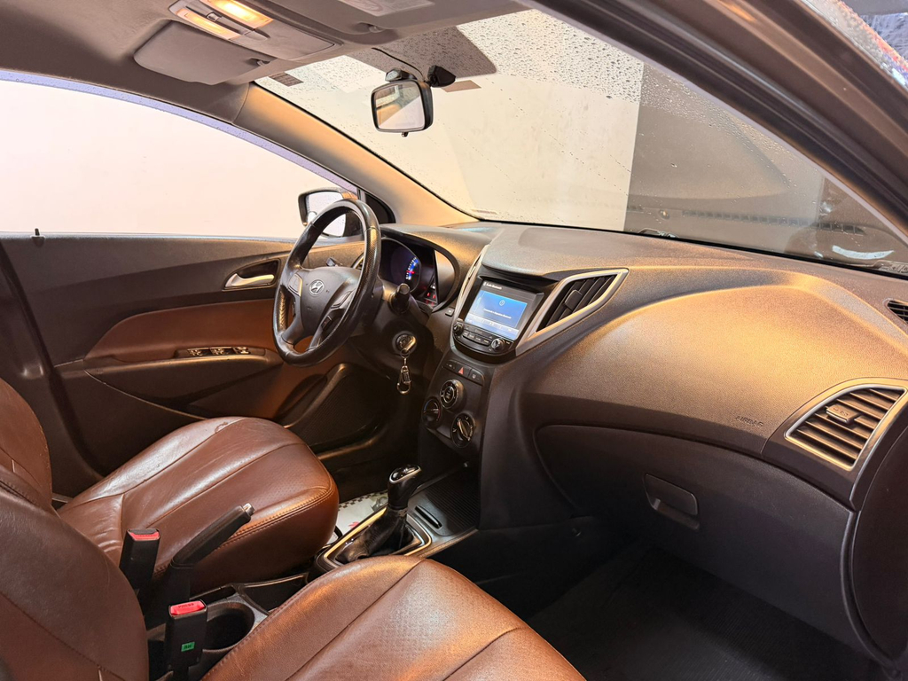 Hyundai HB20X Marrom