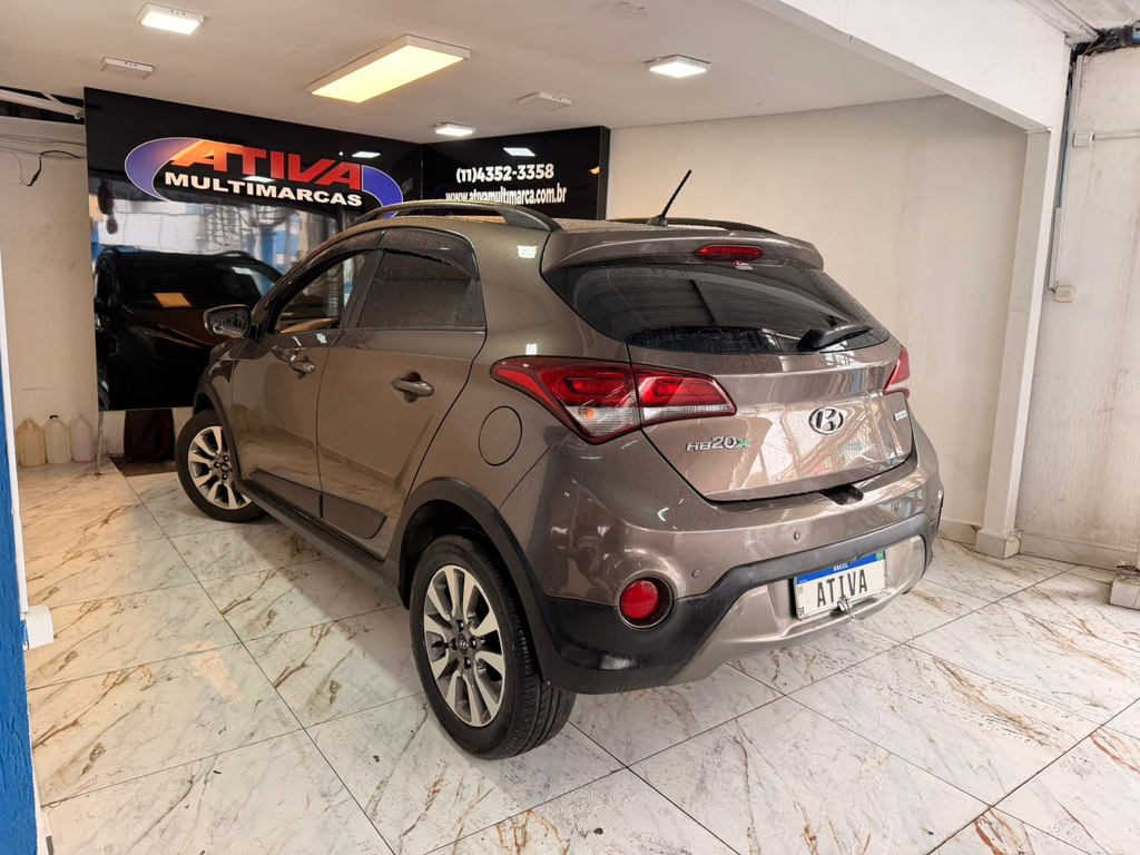 Hyundai HB20X Marrom