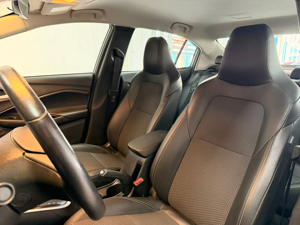 Chevrolet Onix Sedan Cinza