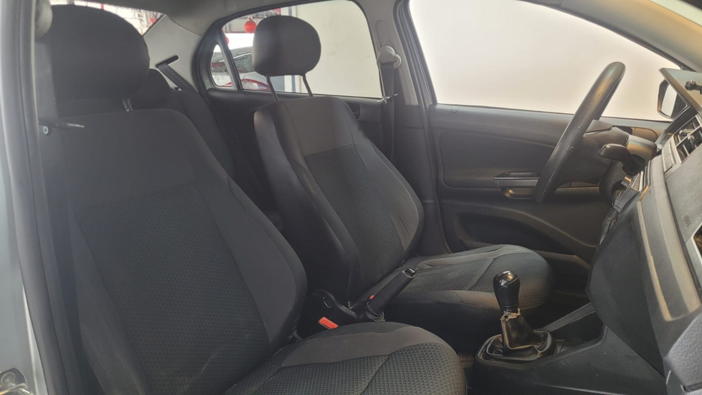 Volkswagen Voyage Prata