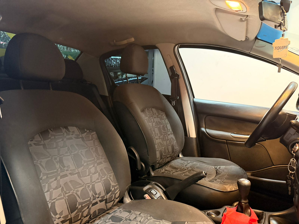 Peugeot 207 Sedan Cinza