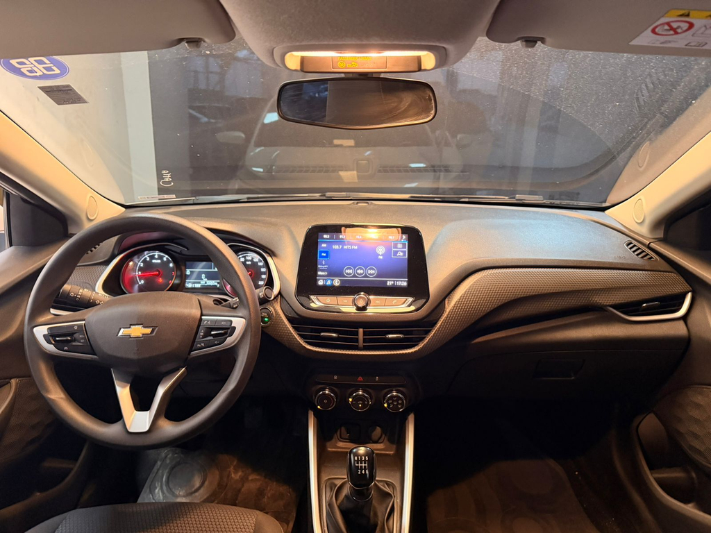 Chevrolet Onix Prata