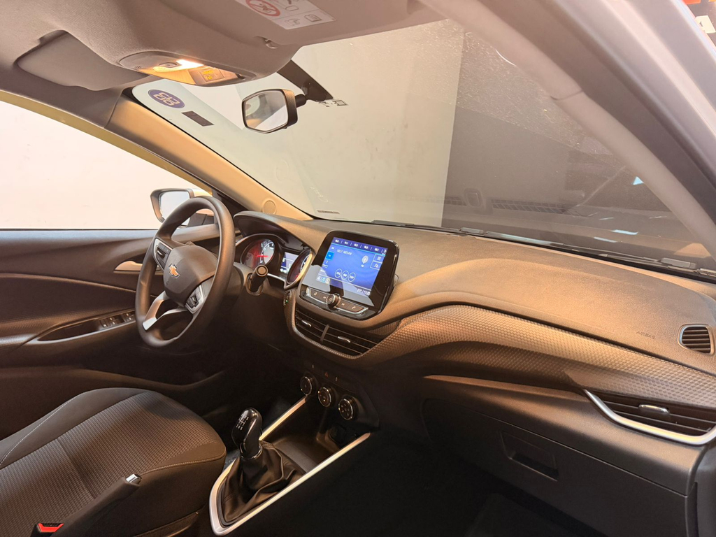 Chevrolet Onix Prata