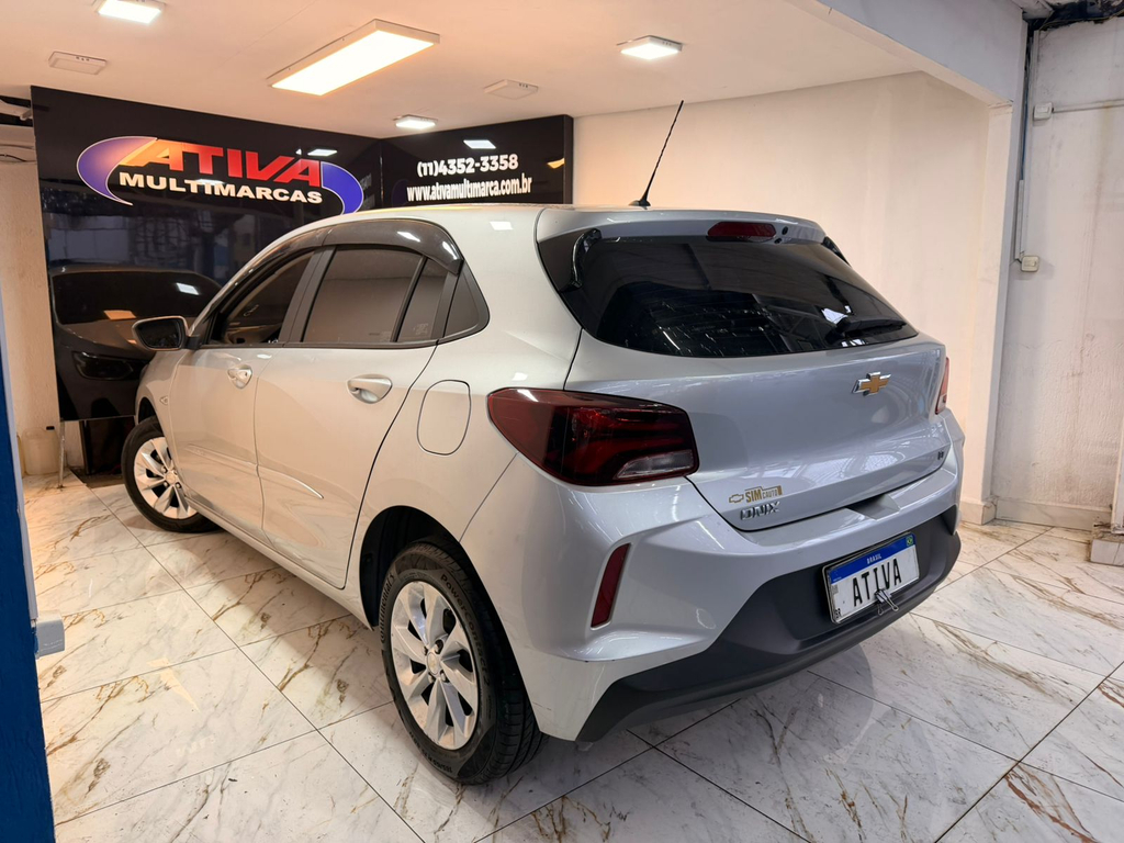 Chevrolet Onix Prata