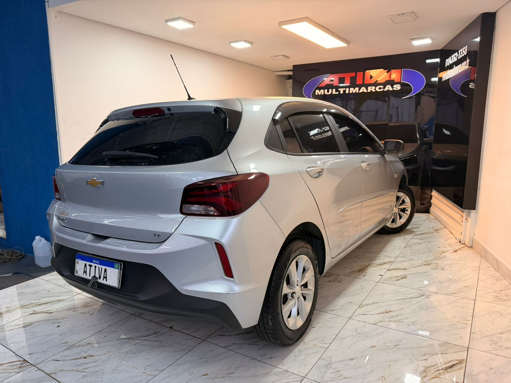 Chevrolet Onix Prata