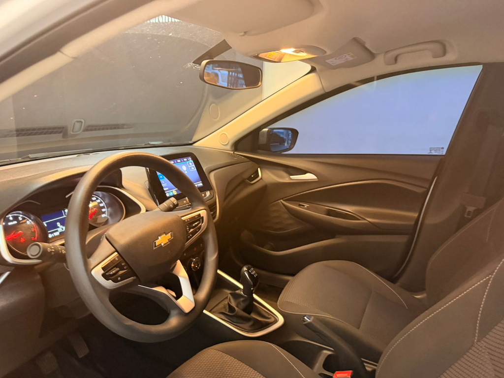 Chevrolet Onix Prata
