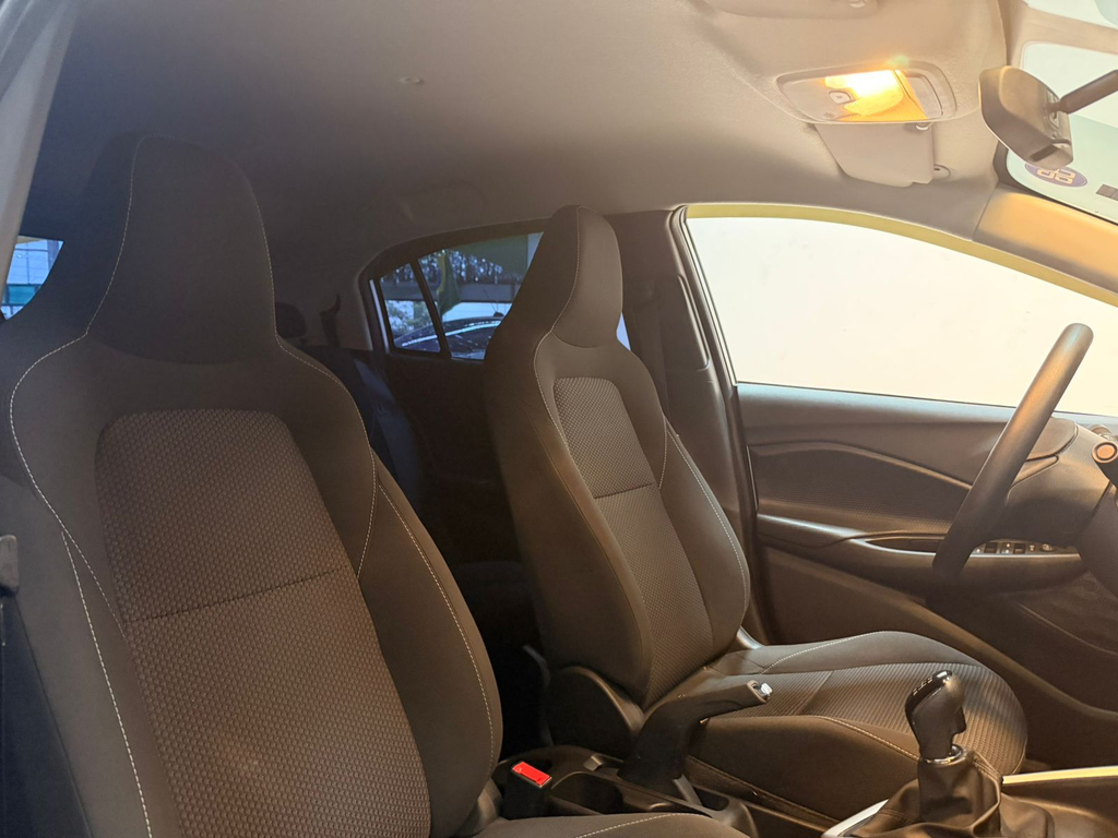 Chevrolet Onix Prata