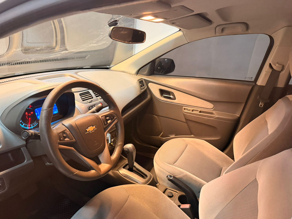 Chevrolet Cobalt Cinza