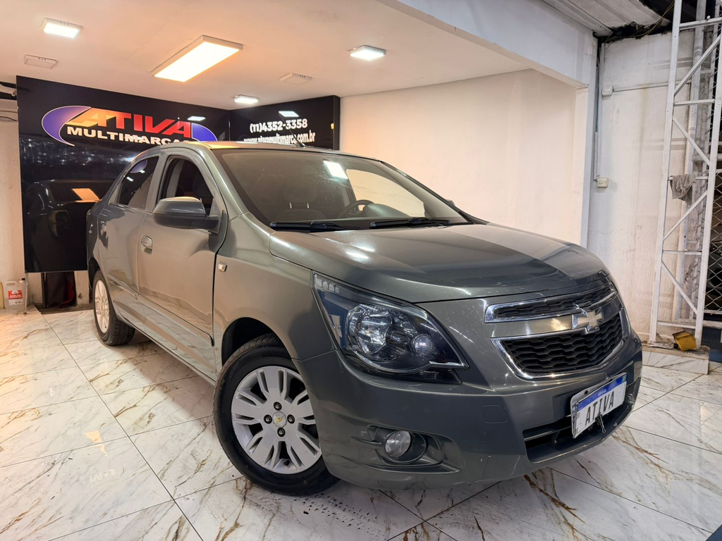 Chevrolet Cobalt Cinza