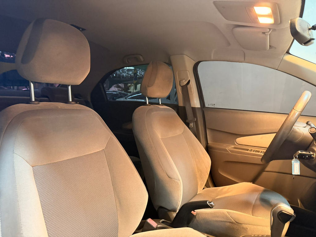 Chevrolet Cobalt Cinza