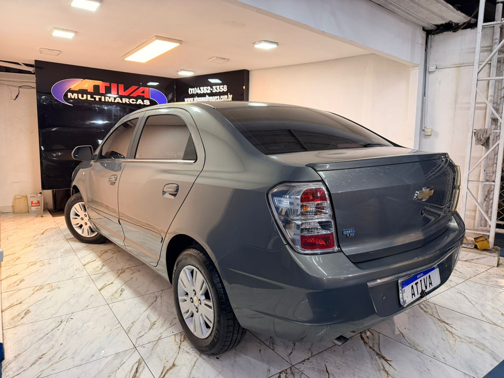 Chevrolet Cobalt Cinza