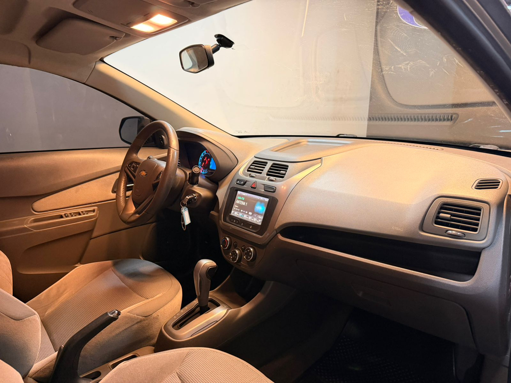 Chevrolet Cobalt Cinza