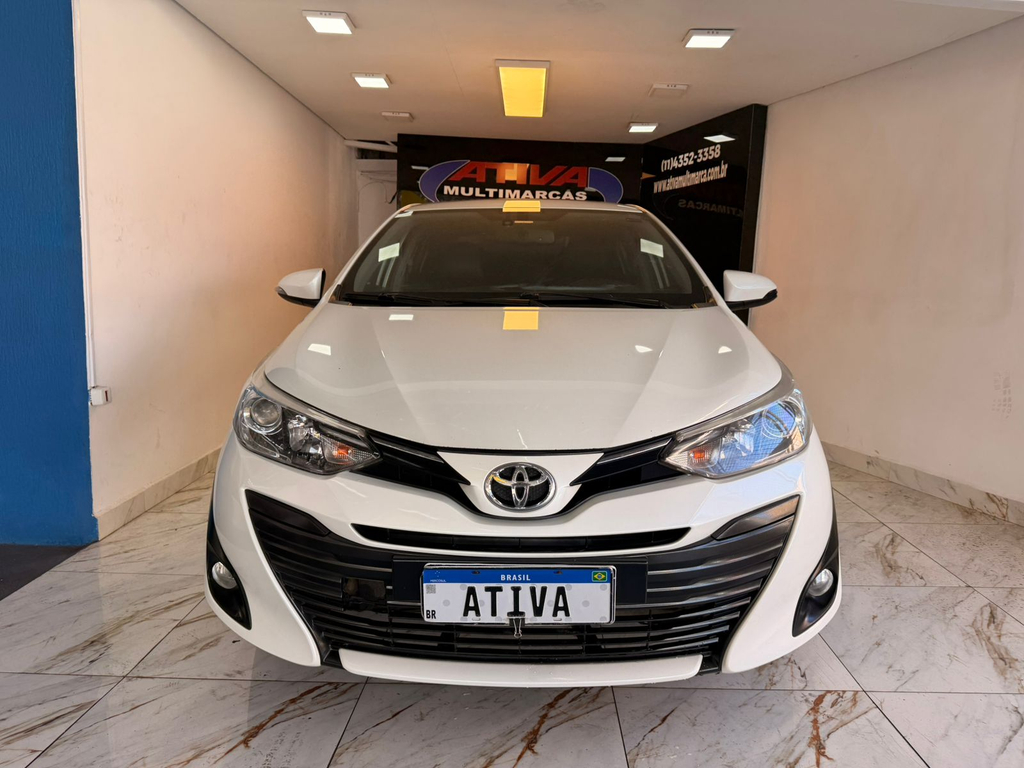 Toyota Yaris Sedan Branco