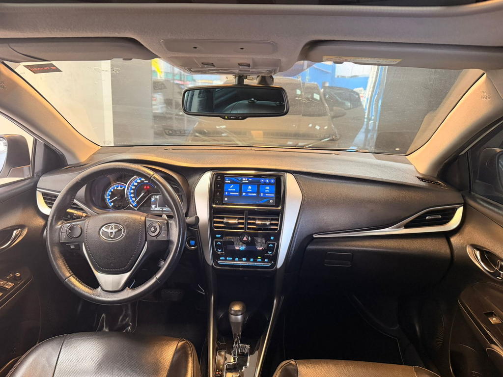 Toyota Yaris Sedan Branco