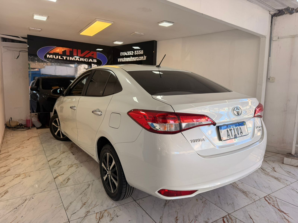 Toyota Yaris Sedan Branco