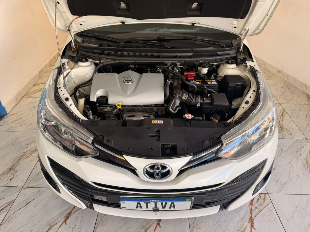 Toyota Yaris Sedan Branco