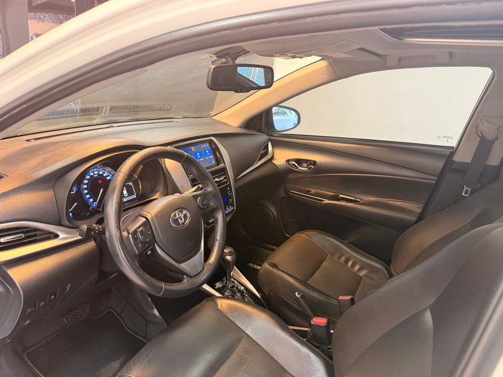 Toyota Yaris Sedan Branco