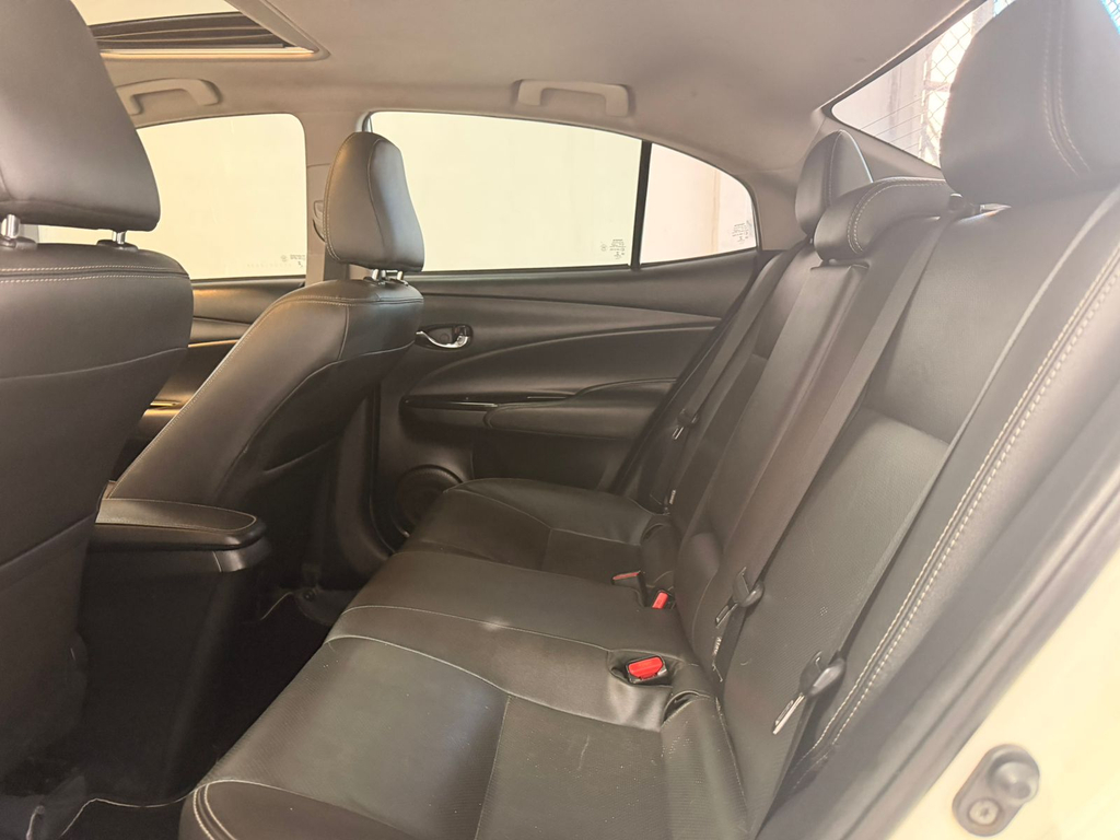 Toyota Yaris Sedan Branco
