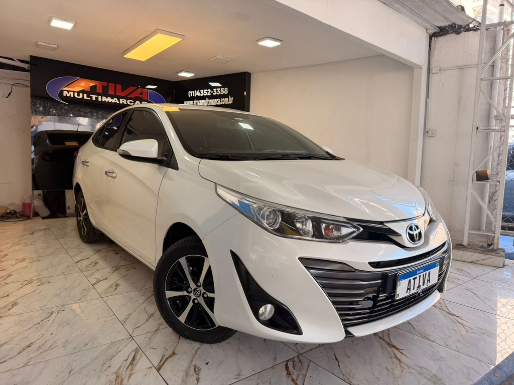 Toyota Yaris Sedan Branco