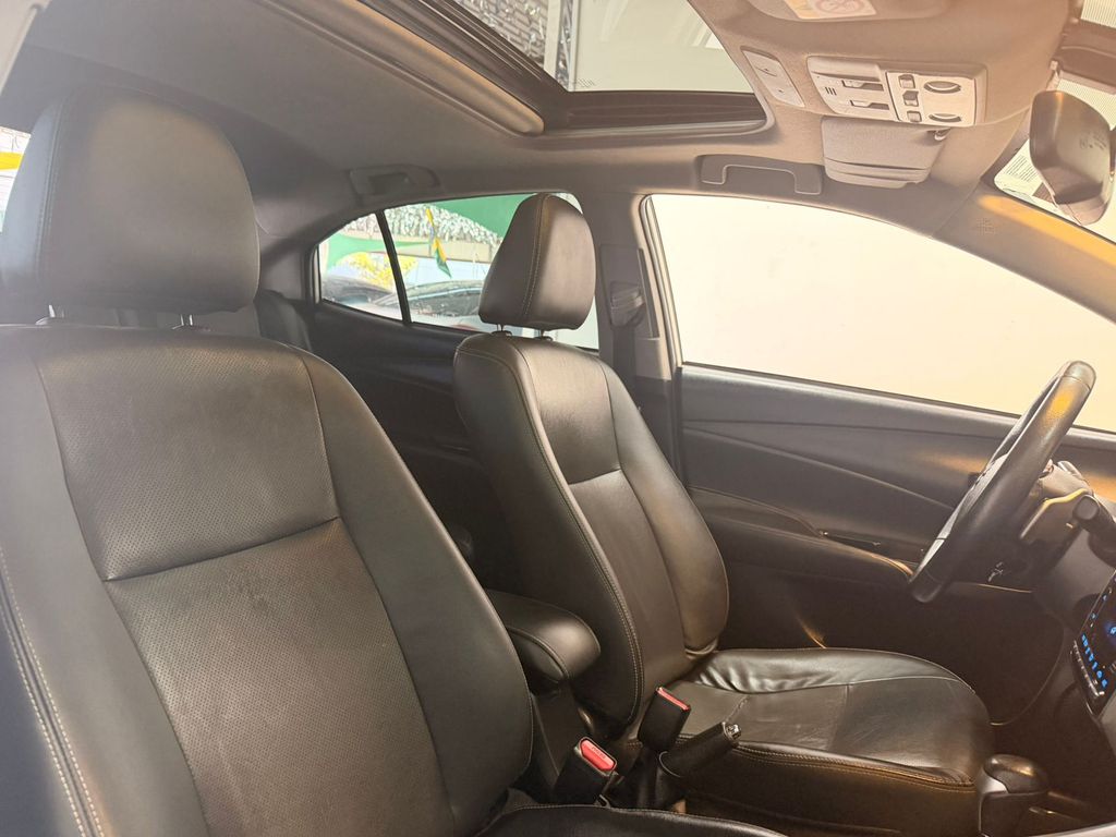 Toyota Yaris Sedan Branco
