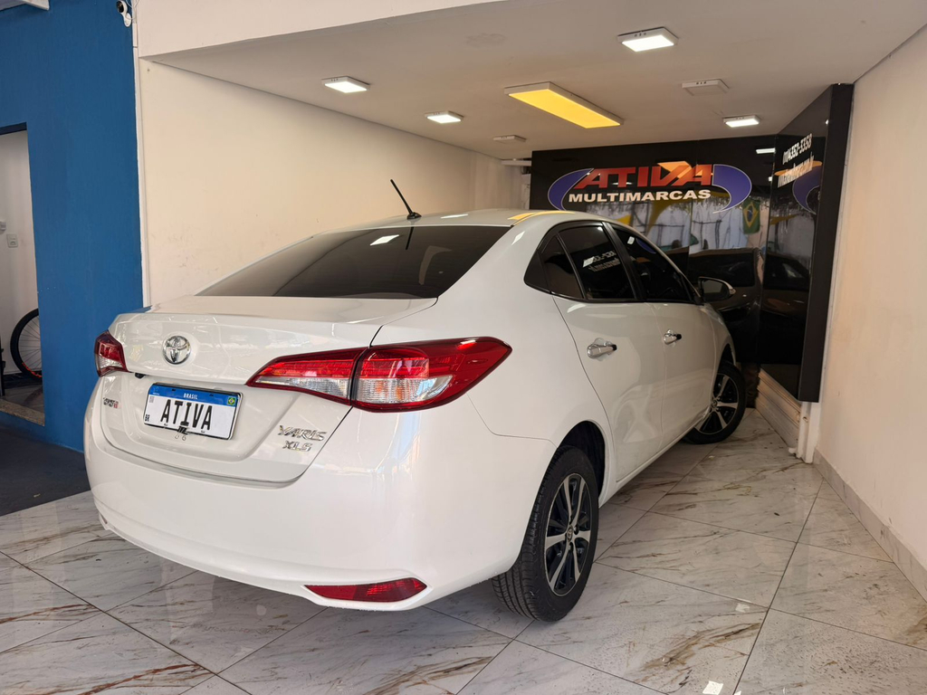 Toyota Yaris Sedan Branco