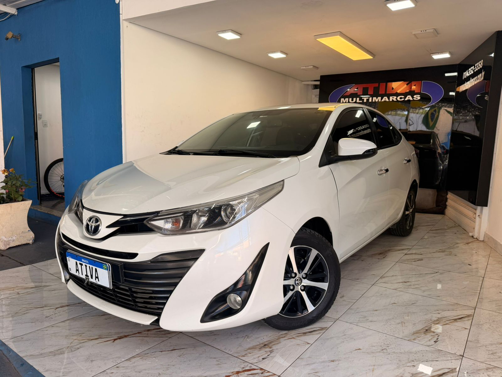 Toyota Yaris Sedan Branco