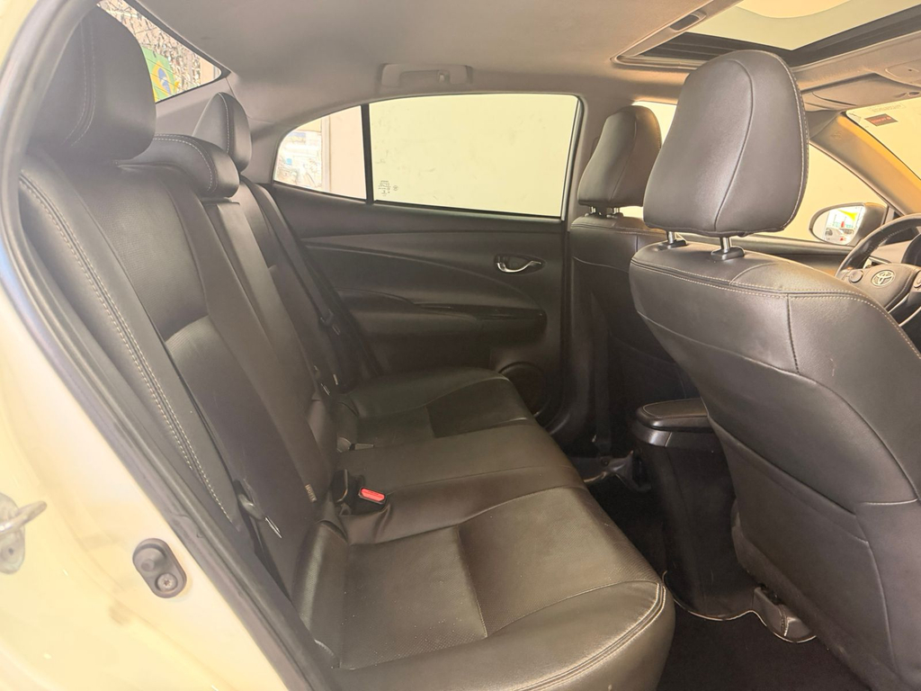 Toyota Yaris Sedan Branco