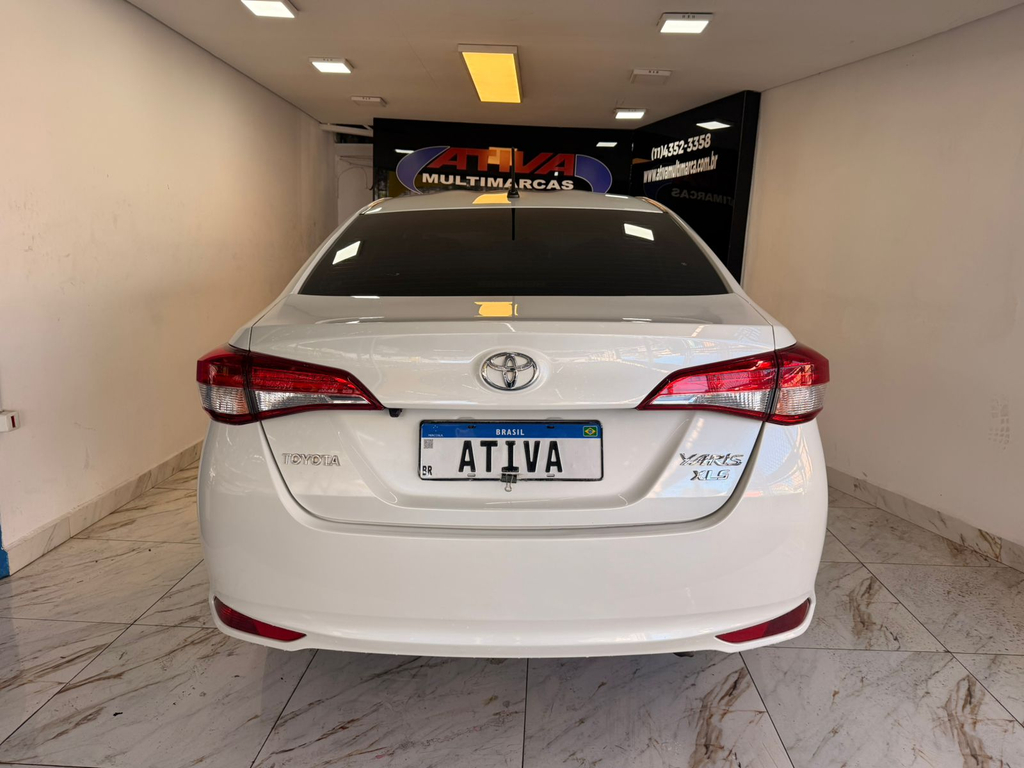 Toyota Yaris Sedan Branco